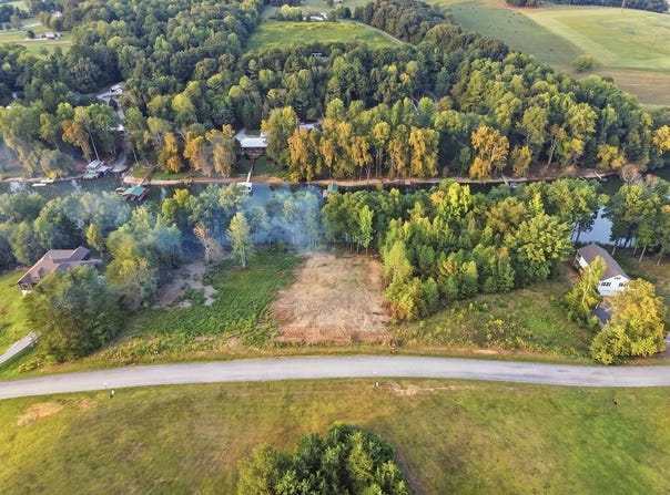 River Front Dr, Sparta, TN 38583