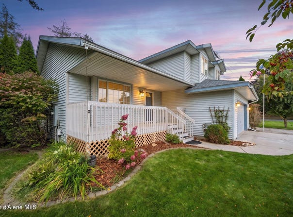 821 W Cheyenne Ave, Hayden, ID 83835