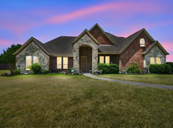 429 Rugged Drive, Red Oak, TX 75154