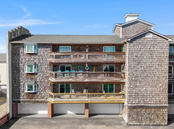 306 Lake Park Boulevard S, Carolina Beach, NC 28428
