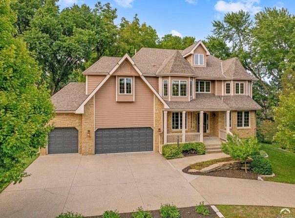 5204 Fox Chase Drive, Lawrence, KS 66049