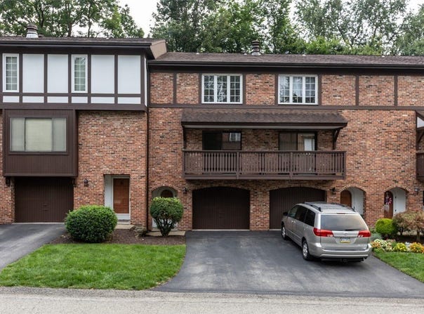 350 Woodbridge Dr, Ross Twp, PA 15237