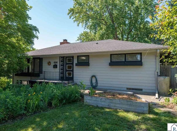 626 Austin Drive, St. Peter, MN 56082