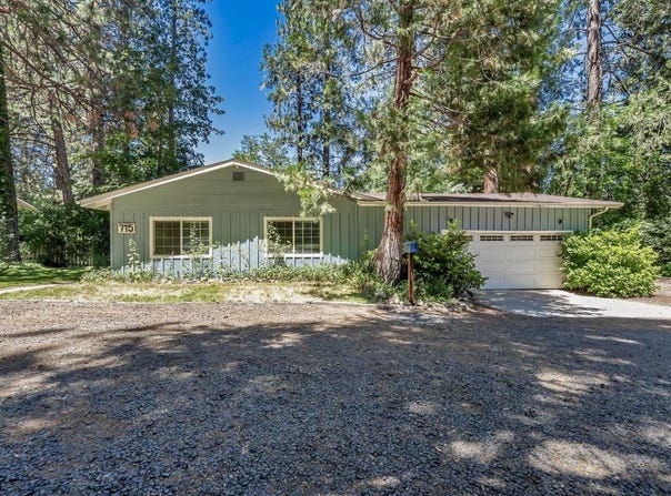 715 Oregon Street, Weed, CA 96094