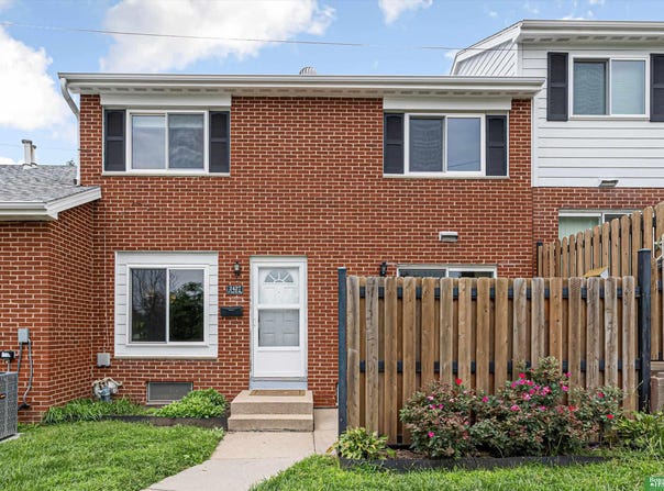 2427 S 3rd St. Plaza, Omaha, NE 68108