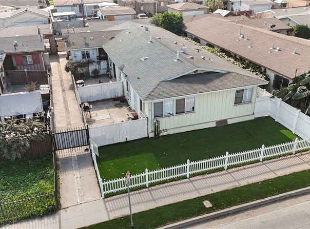 640 W Redondo Beach, Gardena, CA 90247