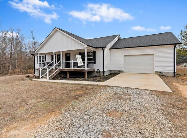 520 Elizabeth St Ext, Honea Path, SC 29654