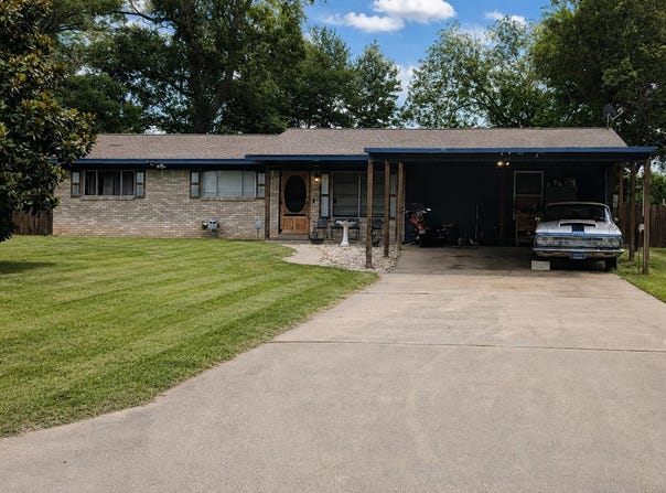 112 N Thomas Rd, White Oak, TX 75693