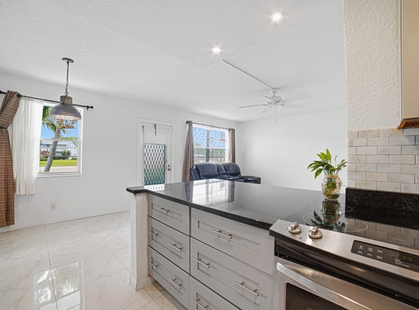51 Markham C, Deerfield Beach, FL 33442