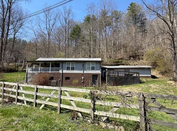 75 Lemon Drive, Jenkins, KY 41537