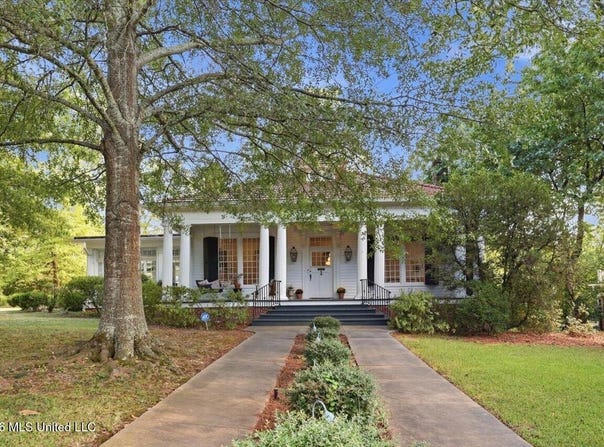 1025 Pinehurst Street, Jackson, MS 39202