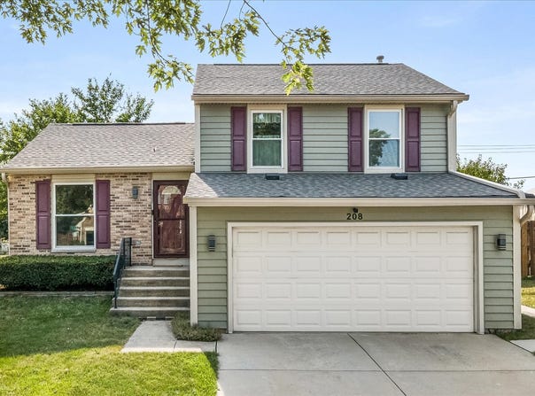 208 Iris Drive, Streamwood, IL 60107