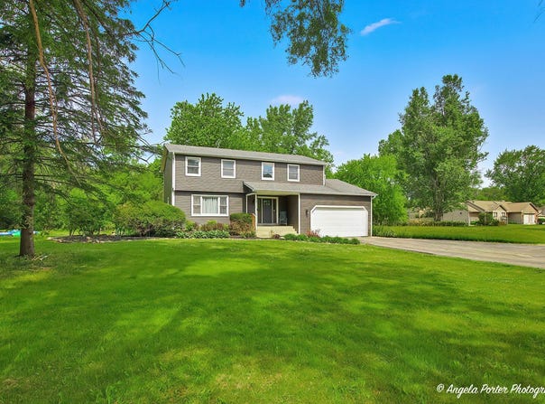 2711 Old Oak Drive, McHenry, IL 60050