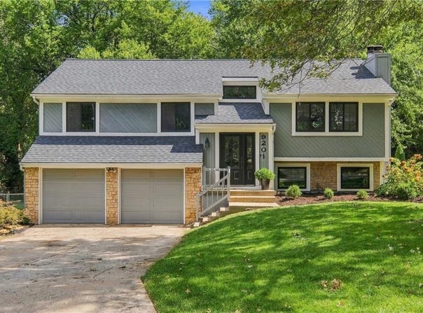 9201 Acuff Lane, Lenexa, KS 66215