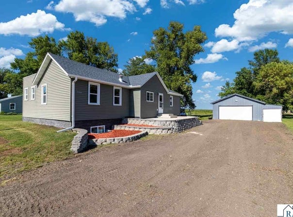 37524 County Road 15, St. Peter, MN 56082