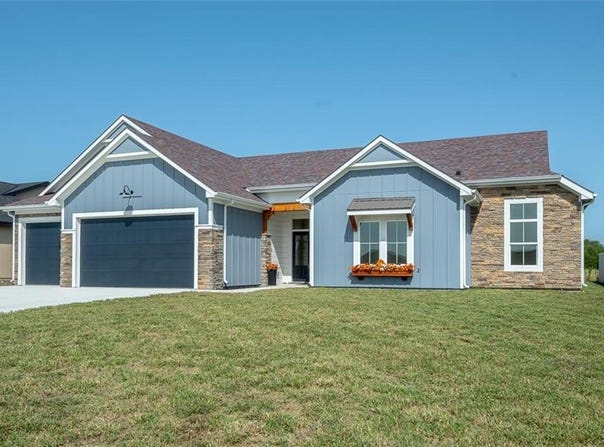 1018 Bluestem Circle, Baldwin City, KS 66006