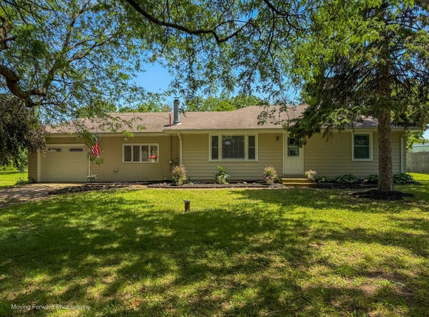 7S175 N EOLA Road, Aurora, IL 60502