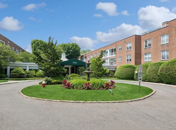 1390 Broadway, Hewlett, NY 11557