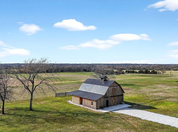 29990C S 2725 Road, Sheldon, MO 64784