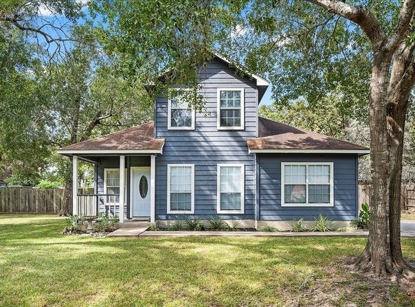 301 Buckeye Trail, La Grange, TX 78945