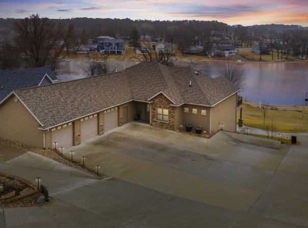 135 Crabtree Road, Montezuma, IA 50171