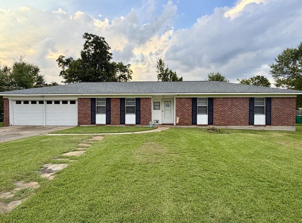 601 Ogilsvie St, Petal, MS 39465