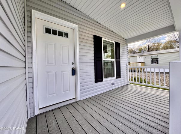 102 Middle Road, Greentown, PA 18426