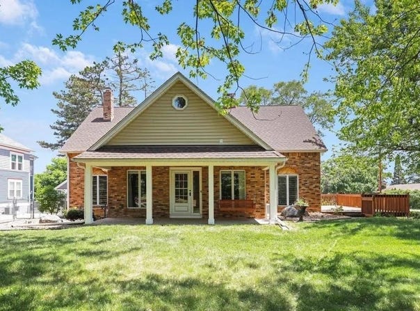 1598 E Shore Drive, Saint Paul, MN 55106