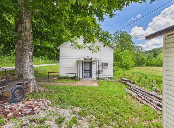 2071 Mattie Rd, Louisa, KY 41230