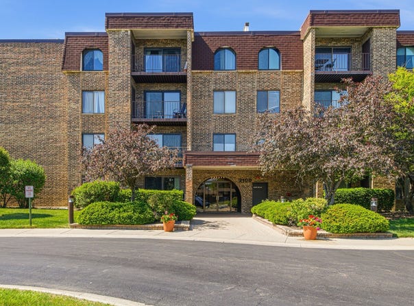2100 Valencia Drive, Northbrook, IL 60062