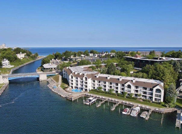 100 Michigan Ave, Charlevoix, MI 49720
