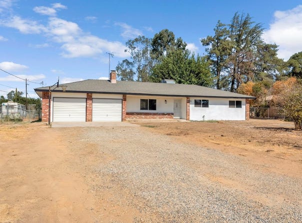 18807 Smithwood Drive, Madera, CA 93638