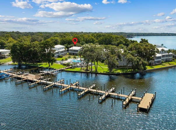 210 RIVER BEND Place, Welaka, FL 32193