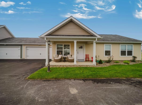 212 Cumberland Meadows Circle, Hebron, OH 43025