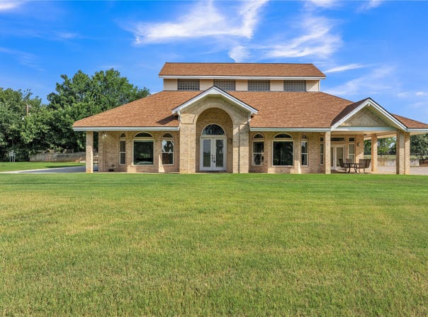 9805 Eldorado Drive, Burleson, TX 76028