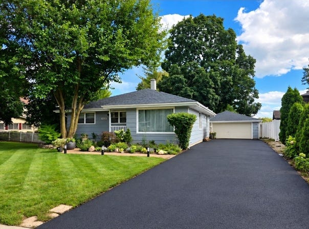 605 E Maple Avenue, Mundelein, IL 60060