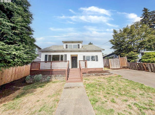 520 E FAIRFIELD St, Gladstone, OR 97027