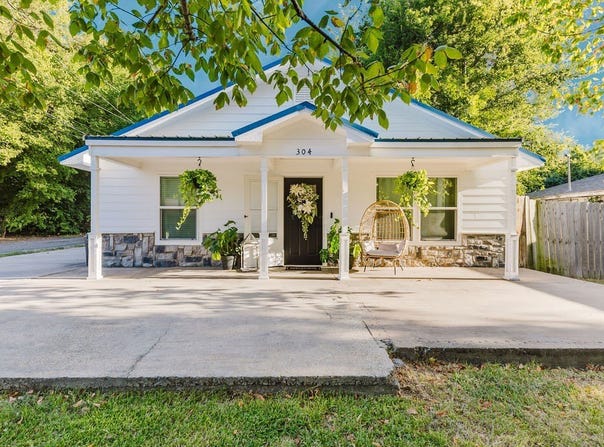 304 Jarbo Street, Sulphur Springs, TX 75482