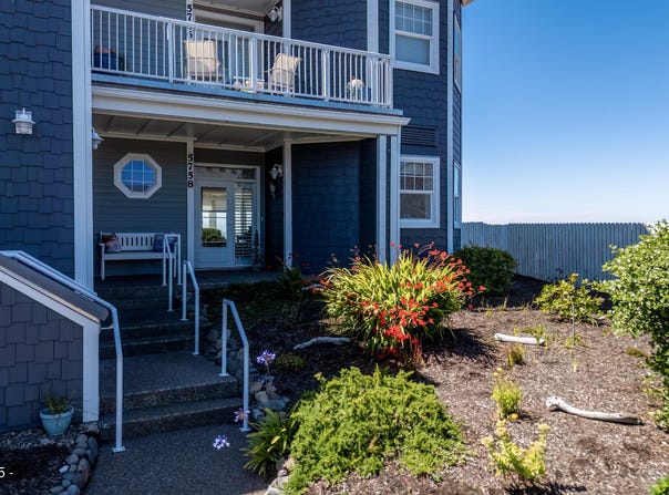 5758 SW Cupola Drive, South Beach, OR 97366