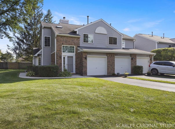 449 Canterbury Drive, Carol Stream, IL 60188