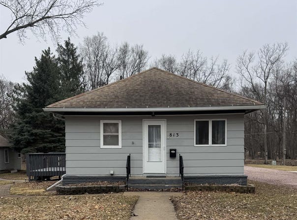 813 E Center St, Madison, SD 57042