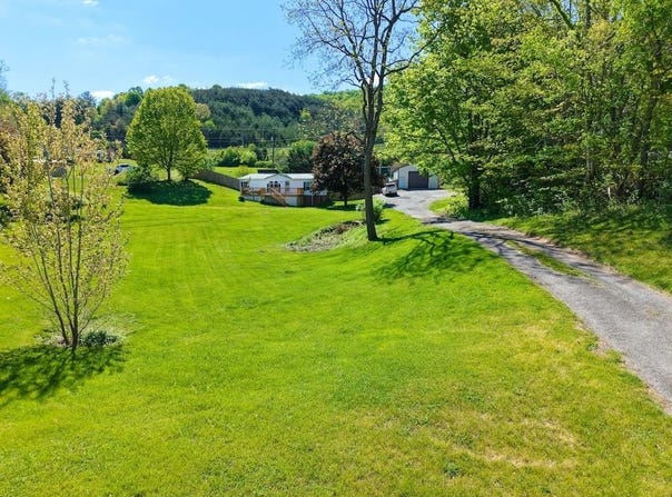 428 Maybrook Road, Pembroke, VA 24136