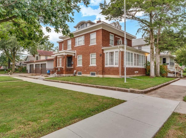501 SW Western AVE, Topeka, KS 66606