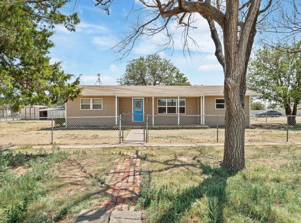 401 E 7th Street, Claude, TX 79019