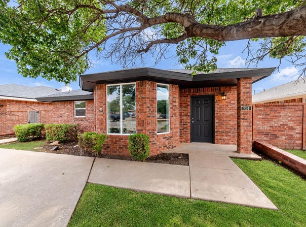 724 Hickory Street, Levelland, TX 79336