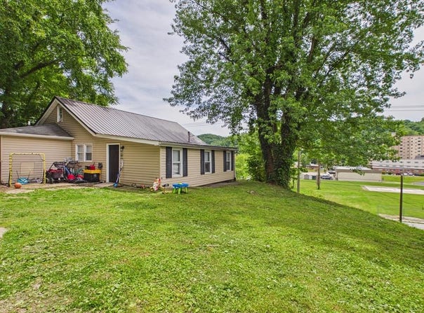 609 Third Street, Paintsville, KY 41240