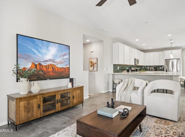 1676 E HAMPTON Lane, Gilbert, AZ 85295