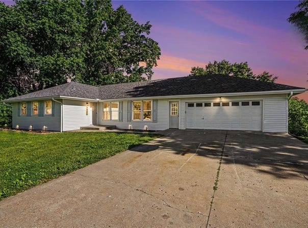 1500 Ridgeview Road, Liberty, MO 64068