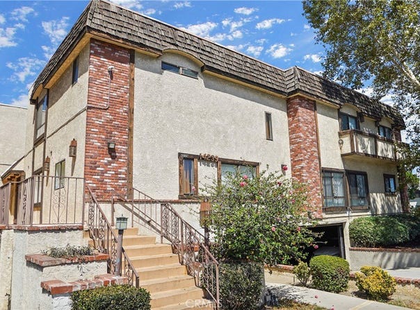 14239 Sherman Way, Van Nuys, CA 91405