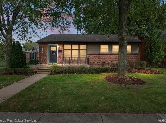 1283 E Melton Road, Birmingham, MI 48009